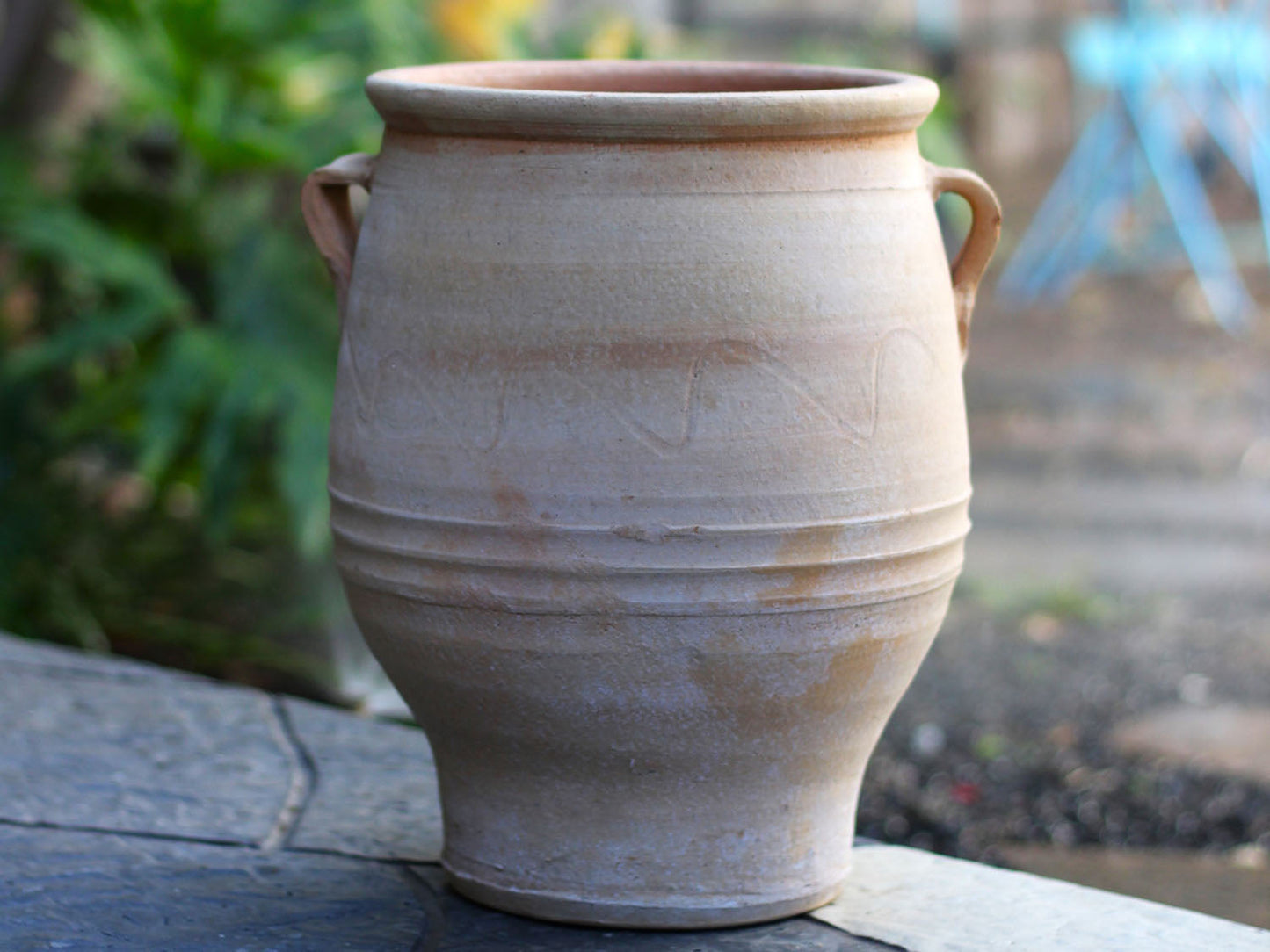 Pitharaki Urn By Plantatorem