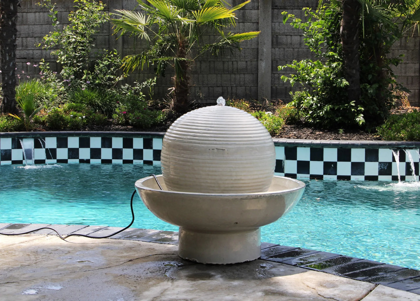 Cambria Sphere Fountain By Plantatorem