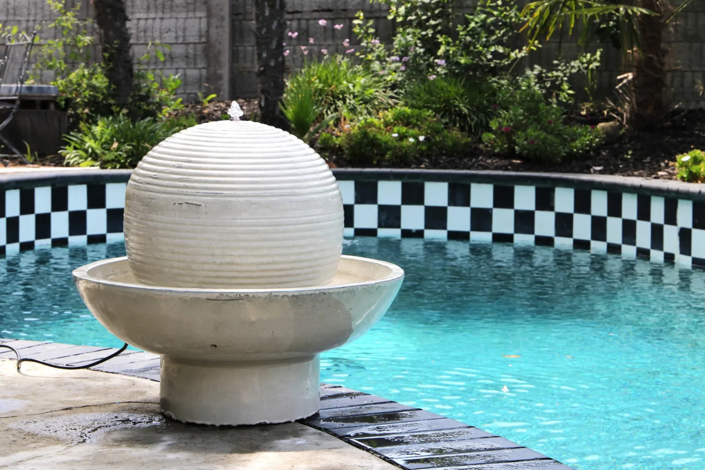 Cambria Sphere Fountain By Plantatorem